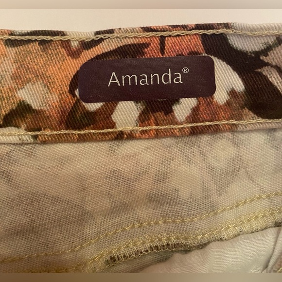 Gloria Vanderbilt "Amanda" High Waisted Straight Leg Floral Patterned Jean Pants - Picture 5 of 12